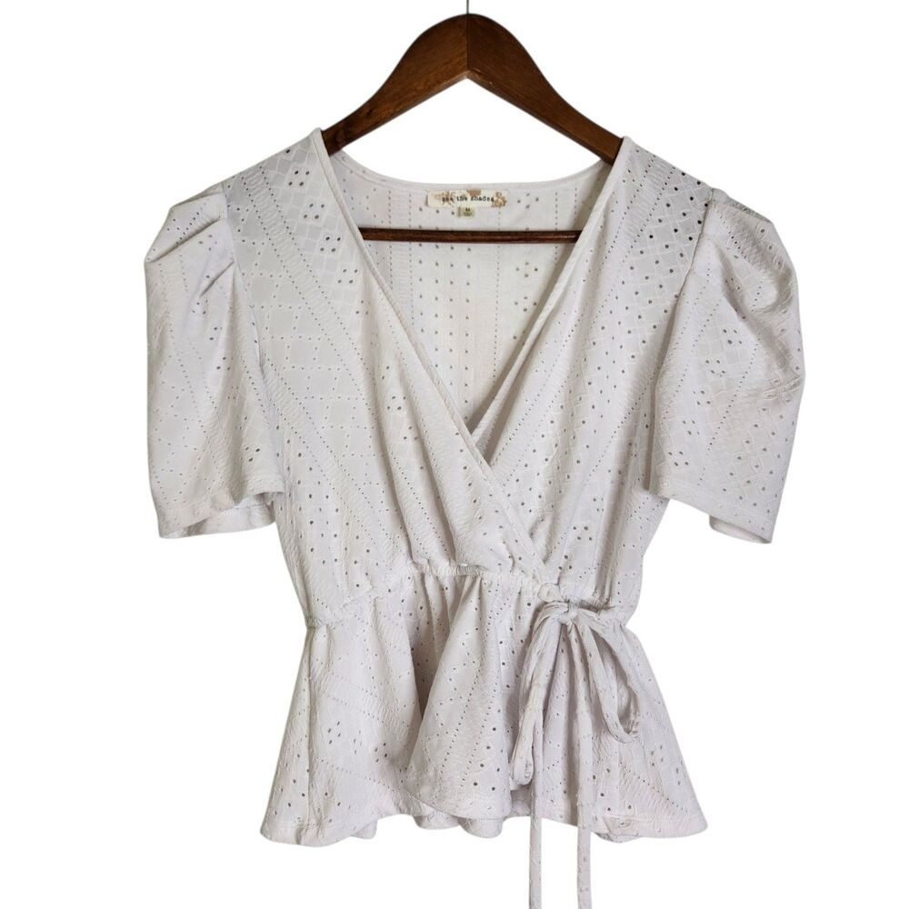 See The Shades White Embroidered Eyelet Puff Short Sleeve Peplum Wrap Top Size M